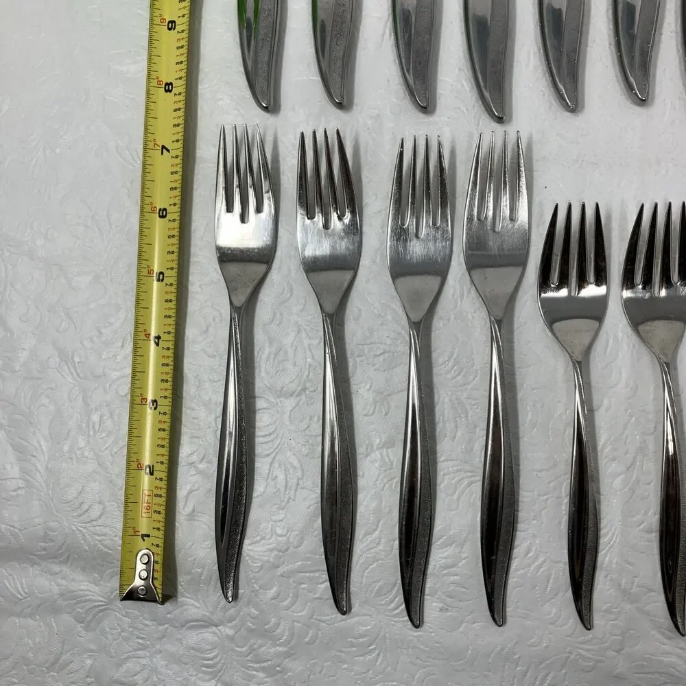 Oneida Oneidacraft Textura Flatware 20 pc Lot Forks Spoons Knives Stainless